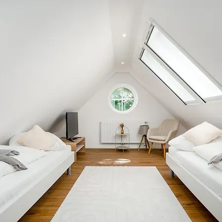 With 2 Bedrooms بيت للعطل
