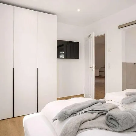 With 2 Bedrooms بيت للعطل