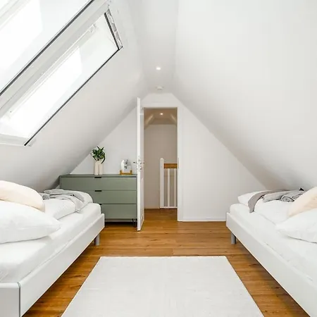 With 2 Bedrooms بيت للعطل *